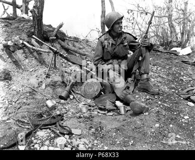 Foto eines amerikanischen Soldaten ruhen, die während des Koreakrieges. Datierte 1952 Stockfoto