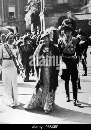 Königin Wilhelmina und Kronprinzessin Juliana mit Prinz Bernhard der Niederlande 1938 Stockfoto