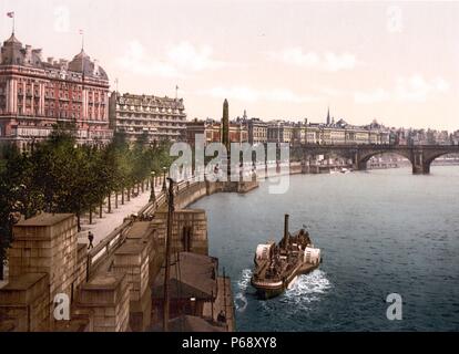 Farbe Foto einer Dampf Paddelboot entlang der nördlichen Ufer der Themse in London Übersicht Waterloo Bridge. Vom 1900 Stockfoto