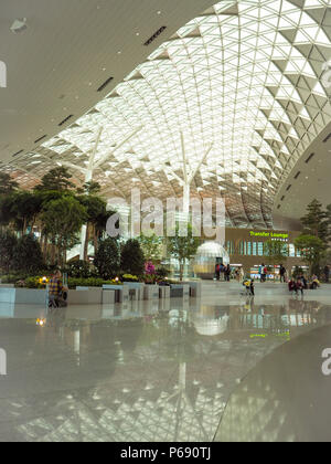 April 2018, Südkorea: Der Flur der im Januar 2018 neu eröffnete Terminal 2 am internationalen Flughafen Incheon in Südkorea Stockfoto