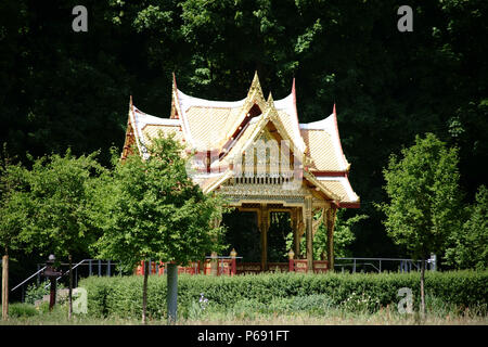 Bad Homburg, Deutschland - 19. Mai 2018: Die thai-sala Pavillon reich mit Gold und Schmuck am Brunnen im Kurpark eingerichtet am 19. Mai, 201 Stockfoto