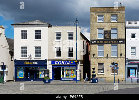 Neben Wettbüros - William Hill & Koralle - Boston, Lincolnshire, England, Großbritannien Stockfoto