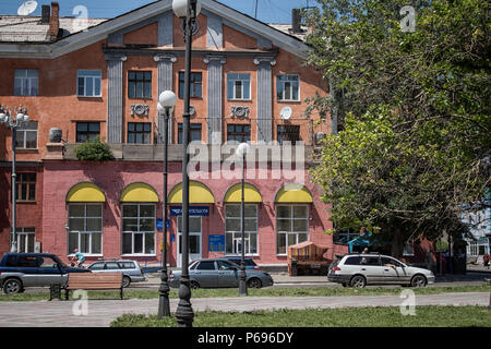 Kasachstan, Ust-Kamenogorsk - Juni 2, 2018. Alte Gebäude auf Gogol Straße. Stockfoto