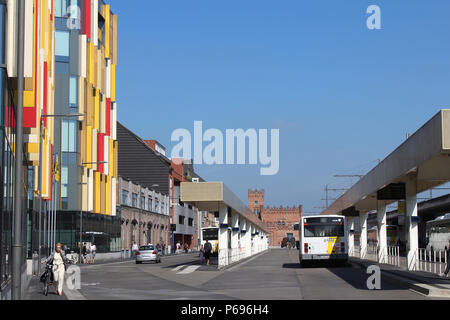 AALST, Belgien, 27. Juni 2018: Blick auf den Busbahnhof in Aalst, Ostflandern, neben dem Bahnhof gelegen. Dies bildet die zentrale transp Stockfoto