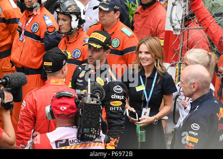 Monaco, Monte Carlo 27.05.2018 Motorsport, Formel 1 Alberto di Monaco und Charlene Wittstock Belohnung der Sieger des Grand Prix von Monte Carlo. Im Bild: Geri Halliwell Mit: Daniel Ricciardo, Gerri Halliwell Wann: 27. Mai 2018 Credit: IPA/WENN.com ** Nur für die Veröffentlichung in Großbritannien, den USA, Deutschland, Österreich, Schweiz ** verfügbar Stockfoto