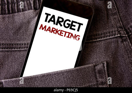 Schreiben Hinweis angezeigt, zielgerichtetes Marketing. Business foto Präsentation Marktsegmentierung Zielgruppenadressierung Kunden Auswahl Worte geschrieben Black Phone Stockfoto