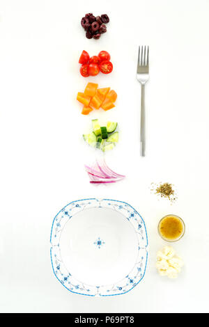 Frische, gesunde Zutaten für Griechischer Salat in Flach Zusammensetzung Stockfoto