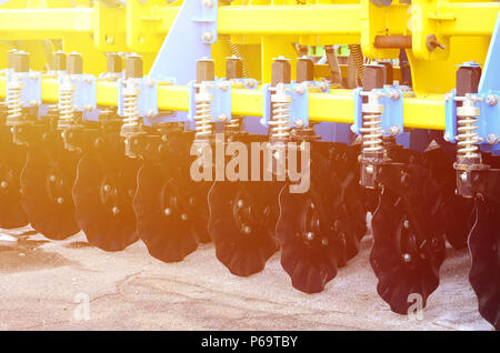Feder System der landwirtschaftlichen Sämaschine schließen oben. Stockfoto