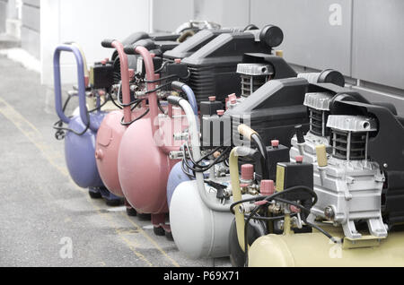 Viele neue Kompressoren Hochdruckpumpen Nahaufnahme Foto. Stockfoto