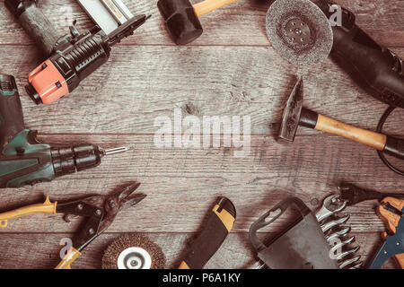 Elektrische Handwerkzeuge, Schraubendreher, Bohrer Säge Stichsäge vorschäler. Stockfoto
