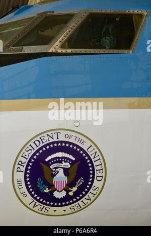 Air Force One Die Hälfte, Lyndon B Johnson's US-Präsidentschaftswahl Jet Flugzeuge im Hangar am Lyndon B Johnson Historical Park, Texas, USA geparkt Stockfoto