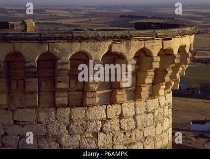 Spanien. Die Region Kastilien-La Mancha. Belmonte. Schloss. Im 15. Jahrhundert durch die edlen Kastilisch, Juan Pacheco, Marquis von Villena gebaut. Turm. Detail. Provinz Cuenca. Stockfoto