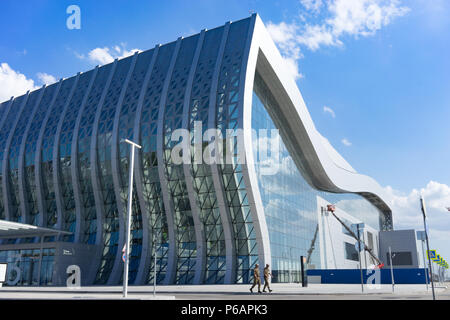 Simferopol Krim - 22. Mai 2018: Die modernen Flughafen auf einem blauen Himmel Hintergrund Stockfoto