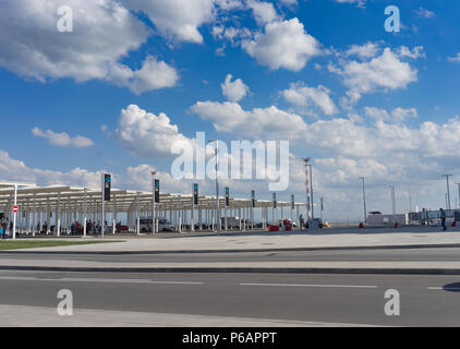 Simferopol auf der Krim - Mai 22, 2018 Moderne Parken am Flughafen Stockfoto