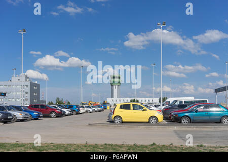 Simferopol auf der Krim - Mai 22, 2018 Parken am Flughafen Stockfoto