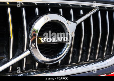 Prag, tschechische Republik - 25. MÄRZ 2018: Volvo Cars schwedische Unternehmen Logo am 25. März 2018 in Prag, Tschechische Republik. Stockfoto