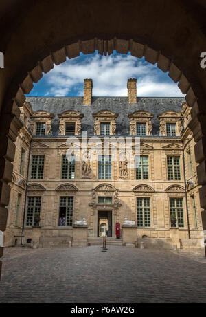 Frankreich, Paris, 4. Bezirk, Marais, Innenhof des Hotel de Sully Stockfoto