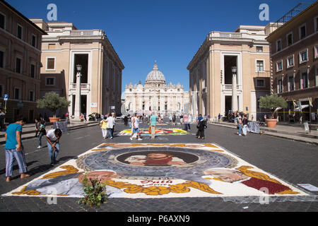 Rom, Italien. 29 Juni, 2018. Anlässlich des Festes der heiligen Peter und Paul, Gönner von Rom, liefert die traditionelle Veranstaltung, die von der Pro Loco von Rom organisiert entlang der Via della Conciliazione und in Piazza Pio XII. Credit: Matteo Nardone/Pacific Press/Alamy leben Nachrichten Stockfoto