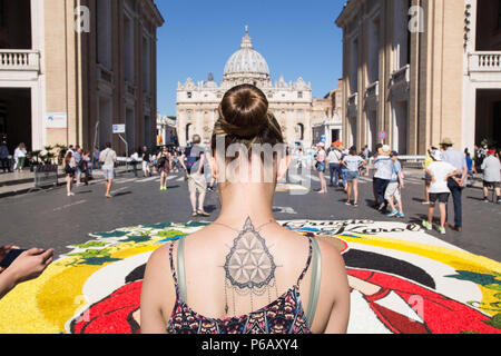 Rom, Italien. 29 Juni, 2018. Anlässlich des Festes der heiligen Peter und Paul, Gönner von Rom, liefert die traditionelle Veranstaltung, die von der Pro Loco von Rom organisiert entlang der Via della Conciliazione und in Piazza Pio XII. Credit: Matteo Nardone/Pacific Press/Alamy leben Nachrichten Stockfoto