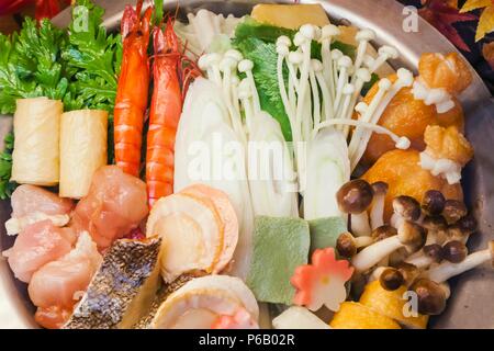 Japan, Hoshu, Tokio, Restaurant Fenster anzuzeigen, Meeresfrüchte Nabe (Eintopf) Stockfoto