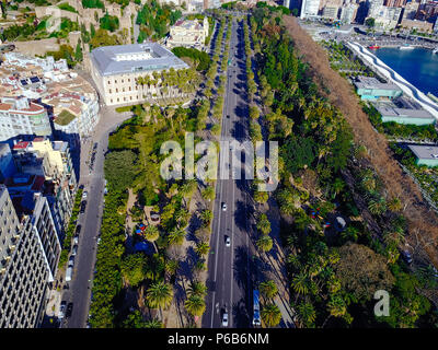 Straße der Stadt aus der Luft. Stockfoto