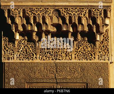 Spanien. Granada. Die Alhambra. Königlicher Palast. Detail der Wanddekoration. Stockfoto