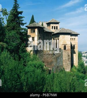 Spanien. Granada. Die Alhambra. Königlicher Palast. Blick auf den Wänden, der Turm der Damen und das Oratorium der Partal. 14. Jahrhundert. Stockfoto