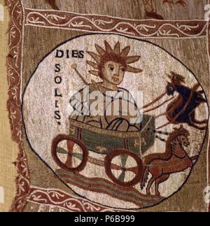 Detail Erstellung Tapestry, 11., Romanischen. Domingo, gekrönte Mann auf einem feurigen Wagen mit der Aufschrift stirbt Solis - Sonntag. Museum: Museo Catedralicio de la Catedral de Girona. Stockfoto