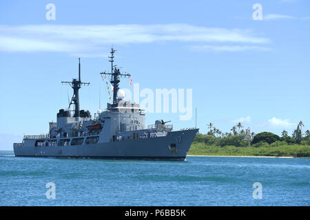 180625-N-KR 702-0109 Pearl Harbor (25. Juni 2018) philippinische Marine Fregatte BRP Andres Bonifacio (FF 17) kommt beim Joint Base Pearl Harbor Hickam in Vorbereitung auf die Rimpac 2018. 25 Nationen, mehr als 45 Schiffe und u-Boote, etwa 200 Flugzeugen und 25.000 Angestellte beteiligen sich an Rimpac vom 27. Juni bis 2. August in und um die hawaiischen Inseln und Südkalifornien. Die weltweit größte internationale maritime Übung RIMPAC bietet eine einzigartige Ausbildung während der Förderung und Erhaltung der kooperative Beziehungen unter den Teilnehmern von entscheidender Bedeutung für die Gewährleistung der Sicherheit von Meer lan Stockfoto