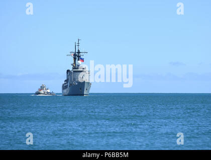 180625-N-KR 702-0101 Pearl Harbor (25. Juni 2018) philippinische Marine Fregatte BRP Andres Bonifacio (FF 17) kommt beim Joint Base Pearl Harbor-Hickam in Vorbereitung auf die Rimpac 2018. 25 Nationen, mehr als 45 Schiffe und u-Boote, etwa 200 Flugzeugen und 25.000 Angestellte beteiligen sich an Rimpac vom 27. Juni bis 2. August in und um die hawaiischen Inseln und Südkalifornien. Die weltweit größte internationale maritime Übung RIMPAC bietet eine einzigartige Ausbildung während der Förderung und Erhaltung der kooperative Beziehungen unter den Teilnehmern von entscheidender Bedeutung für die Gewährleistung der Sicherheit von Meer lan Stockfoto