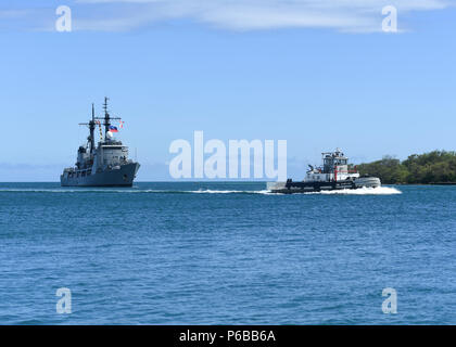 180625-N-KR 702-0104 Pearl Harbor (25. Juni 2018) philippinische Marine Fregatte BRP Andres Bonifacio (FF 17) kommt beim Joint Base Pearl Harbor Hickam in Vorbereitung auf die Rimpac 2018. 25 Nationen, mehr als 45 Schiffe und u-Boote, etwa 200 Flugzeugen und 25.000 Angestellte beteiligen sich an Rimpac vom 27. Juni bis 2. August in und um die hawaiischen Inseln und Südkalifornien. Die weltweit größte internationale maritime Übung RIMPAC bietet eine einzigartige Ausbildung während der Förderung und Erhaltung der kooperative Beziehungen unter den Teilnehmern von entscheidender Bedeutung für die Gewährleistung der Sicherheit von Meer lan Stockfoto