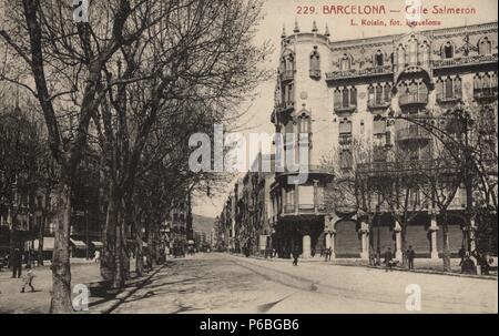 Barcelona. Das Casa Fuster. Edificio modernista Obra del arquitecto Luis Domenech y Montaner, construido En 1912. Tarjeta postal de L. Roisin. Stockfoto