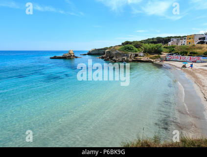 Torre Sant'Andrea, ITALIEN - Juni 07, 2016: Strand Torre Sant'Andrea und der Insel Scoglio Tafaluro, Otranto Salento region, Adria, Apulien, Stockfoto