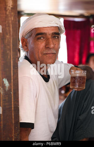 Iranische Dhow Matrosen in Deira, Dubai Stockfoto