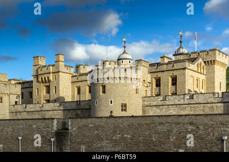 LONDON, ENGLAND - 15. JUNI 2016: Historische Tower von London, England, Großbritannien Stockfoto