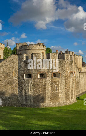 LONDON, ENGLAND - 15. JUNI 2016: Historische Tower von London, England, Großbritannien Stockfoto