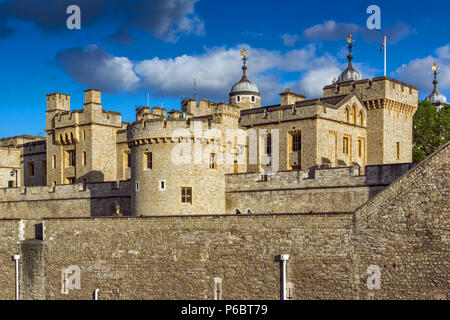LONDON, ENGLAND - 15. JUNI 2016: Historische Tower von London, England, Großbritannien Stockfoto