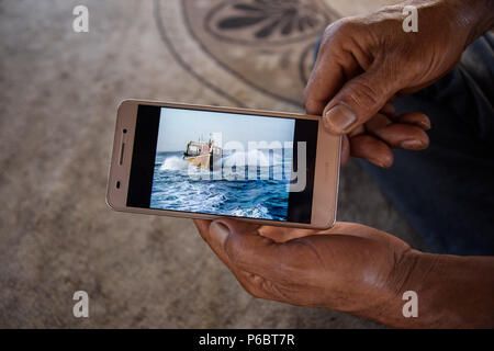 Iranische Dhow Matrosen in Deira, Dubai Stockfoto