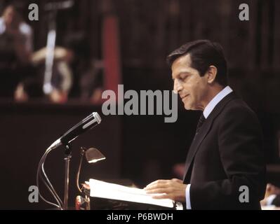 ADOLFO SUAREZ GONZALEZ. Politisch ESPAÑOL. Für die Wahl von Cebreros 1932 -. PRESIDENTE DEL REGIERUNG DE ESPAÑA AÑOS 1976 AL 1981. EN LA TRIBUNA DEL CONGRESO DE LOS DIPUTADOS AÑO 1986. Stockfoto