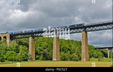 FINDHORN EISENBAHNVIADUKT TOMATIN SCHOTTLAND waren weniger CO2 Die Brücke überqueren Stockfoto