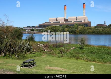 HUNTLY, NEUSEELAND - 14. MÄRZ 2009: Außenansicht von Huntly Power Station in der Region Waikato in Neuseeland. Das Werk von Genesis Energy sup betrieben Stockfoto