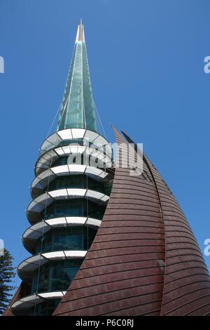 PERTH, Australien - Februar 6, 2009: Swan Bells in Perth. Swan Bells ist ein Kupfer und Glas Campanile mit alten Glocken aus dem Vereinigten Königreich im Jahr 1988 gespendet. Stockfoto