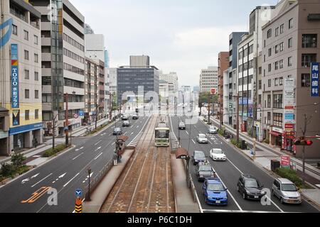 HIROSHIMA, Japan - 21. APRIL 2012: Street View in der Innenstadt von Hiroshima, Japan. Vollständig von Atombombe zerstört, Hiroshima ist die größte Stadt von Chu Stockfoto