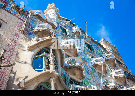 BARCELONA - MÄRZ, 2018: Detail der Gaudi entworfenen Casa Batllo in Barcelona Spanien Stockfoto