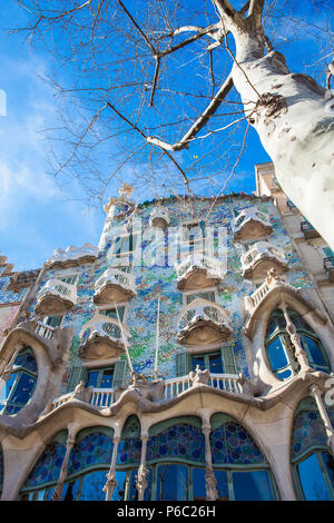 BARCELONA - MÄRZ 2018: die Casa Batlló von Gaudí entworfen, in Barcelona, Spanien Stockfoto