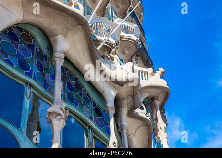 BARCELONA - MÄRZ, 2018: Detail der Gaudi entworfenen Casa Batllo in Barcelona Spanien Stockfoto