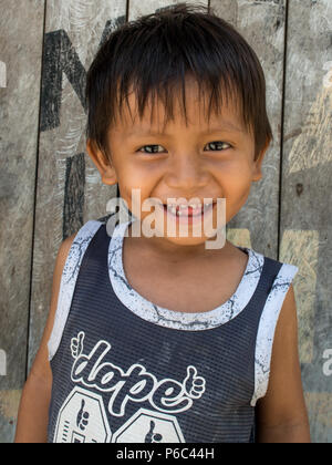 Santo Tomas, Peru - 17. Mai 2016: Portrait eines kleinen Jungen - ein Einwohner von Peru. Stockfoto