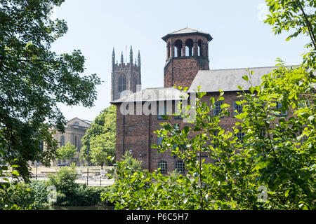 Derby Cathedral und Silk Mill Stockfoto