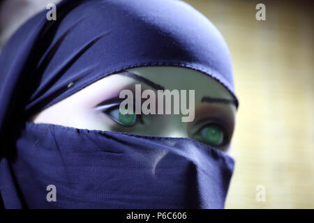 24.03.2017, Dubai, Vereinigte Arabische Emirate, schaufensterpuppe Trägt einen Niqab Stockfoto