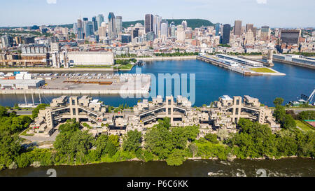 Habitat 67, Appartement Komplex aus dem Jahre 1967 Worlds Fair und Skyline, Montreal, Kanada Stockfoto